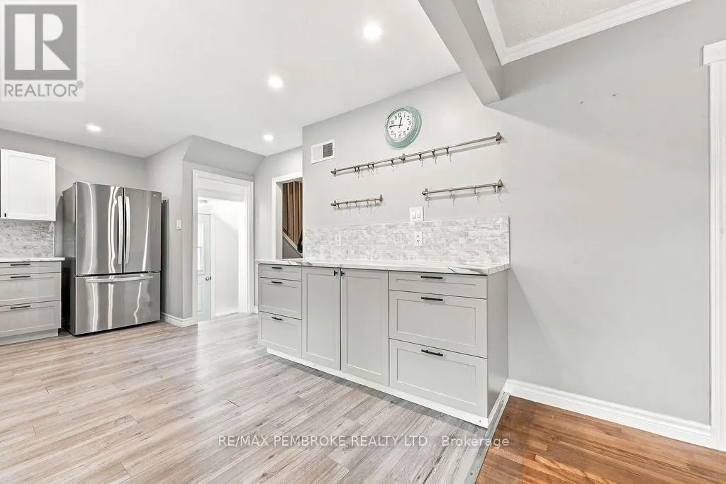 10 LAURIER AVENUE