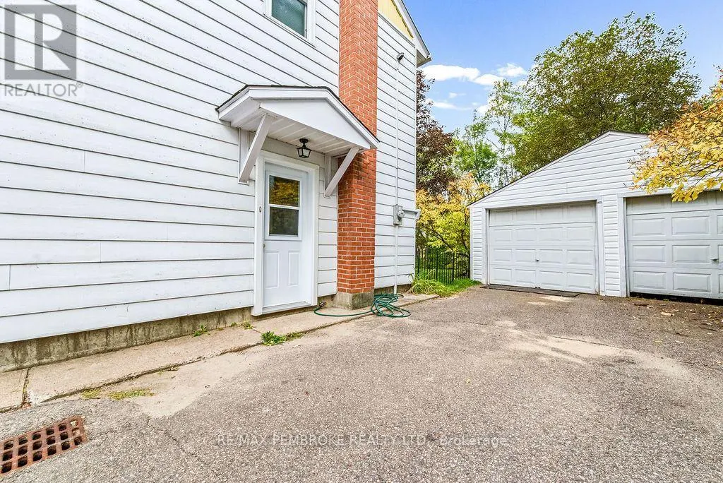 10 LAURIER AVENUE