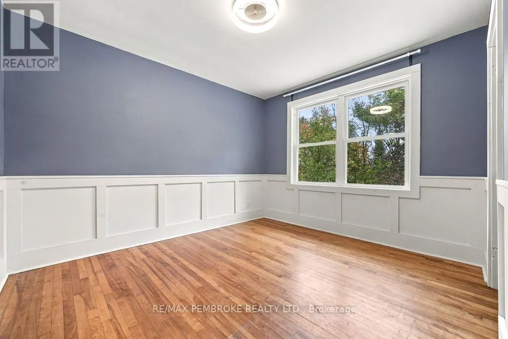 10 LAURIER AVENUE