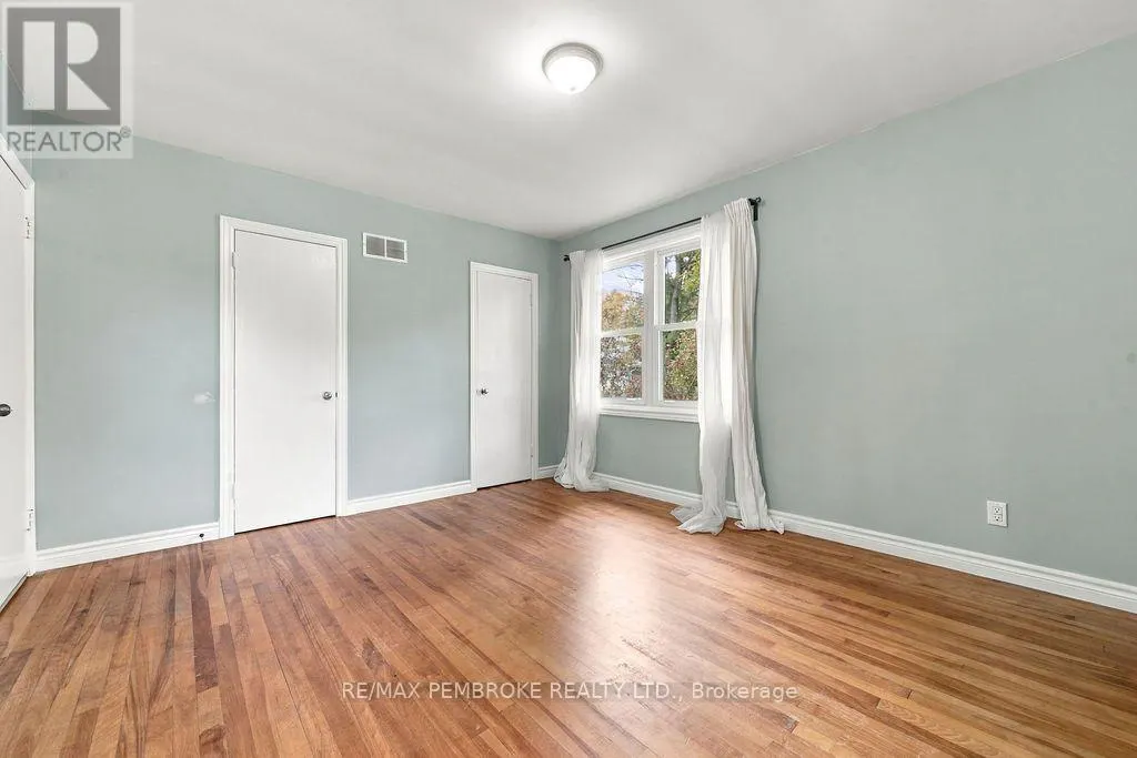 10 LAURIER AVENUE