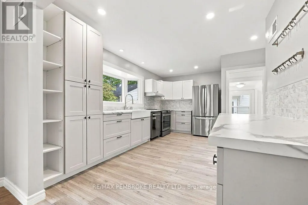 10 LAURIER AVENUE