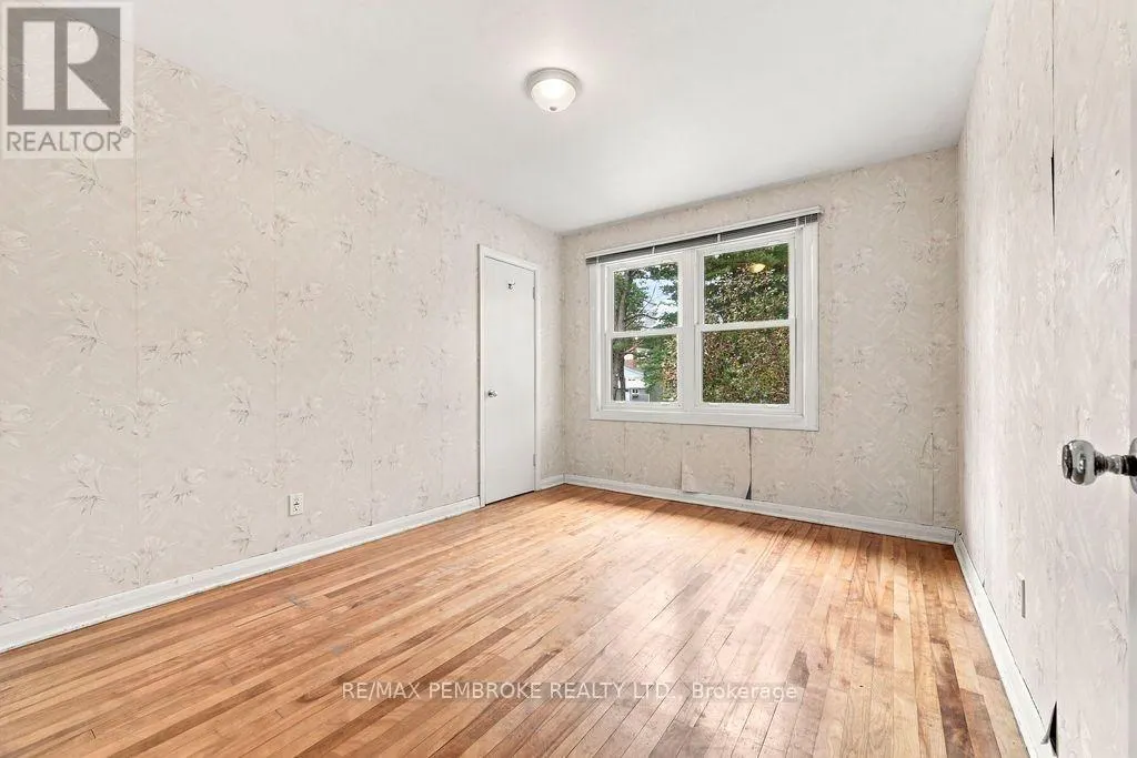 10 LAURIER AVENUE