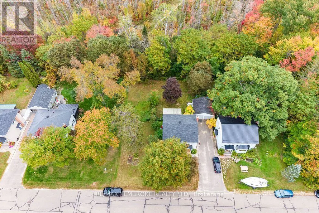 10 LAURIER AVENUE