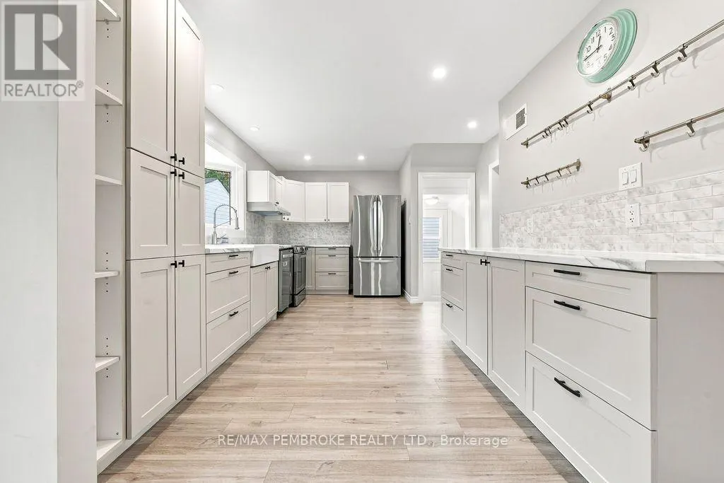 10 LAURIER AVENUE