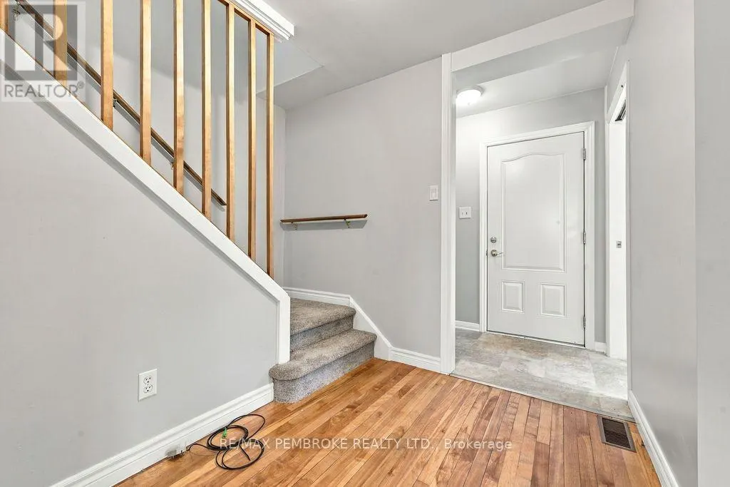 10 LAURIER AVENUE