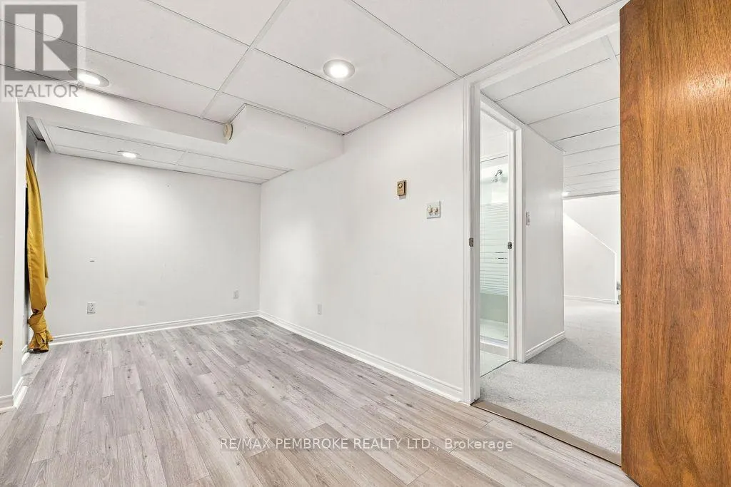 10 LAURIER AVENUE