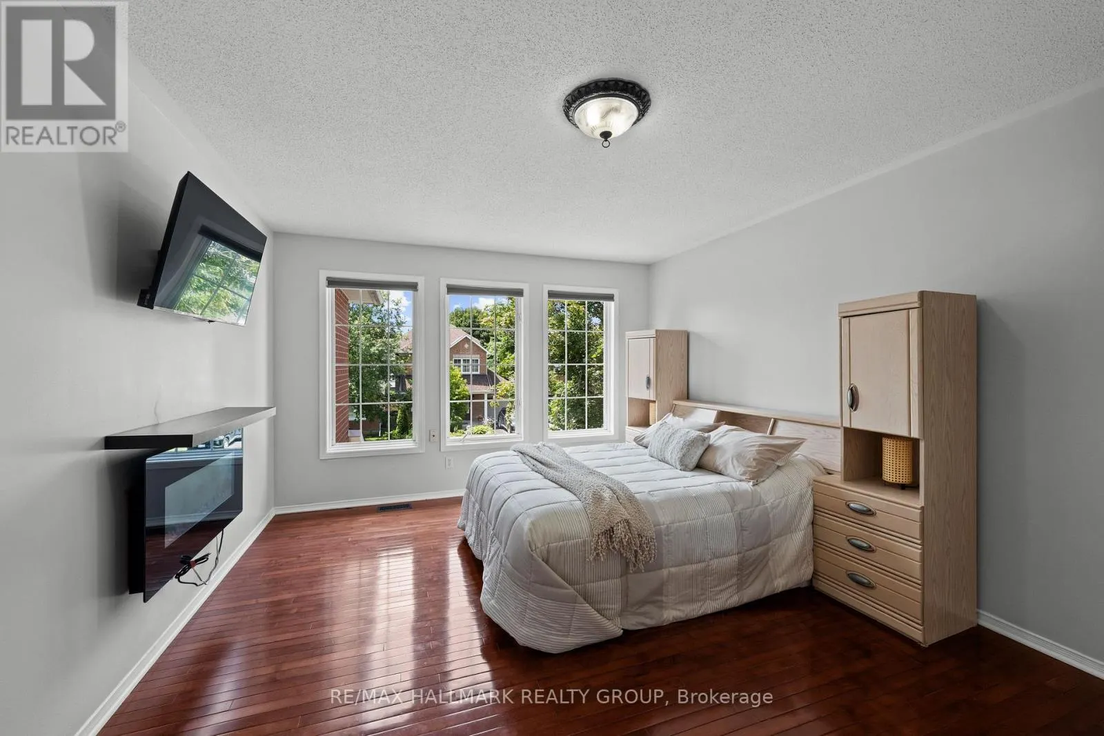 2104 SANDY OAKS DRIVE