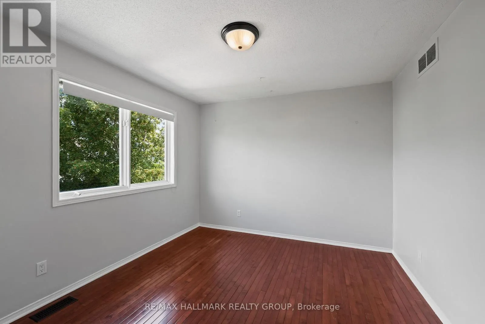 2104 SANDY OAKS DRIVE
