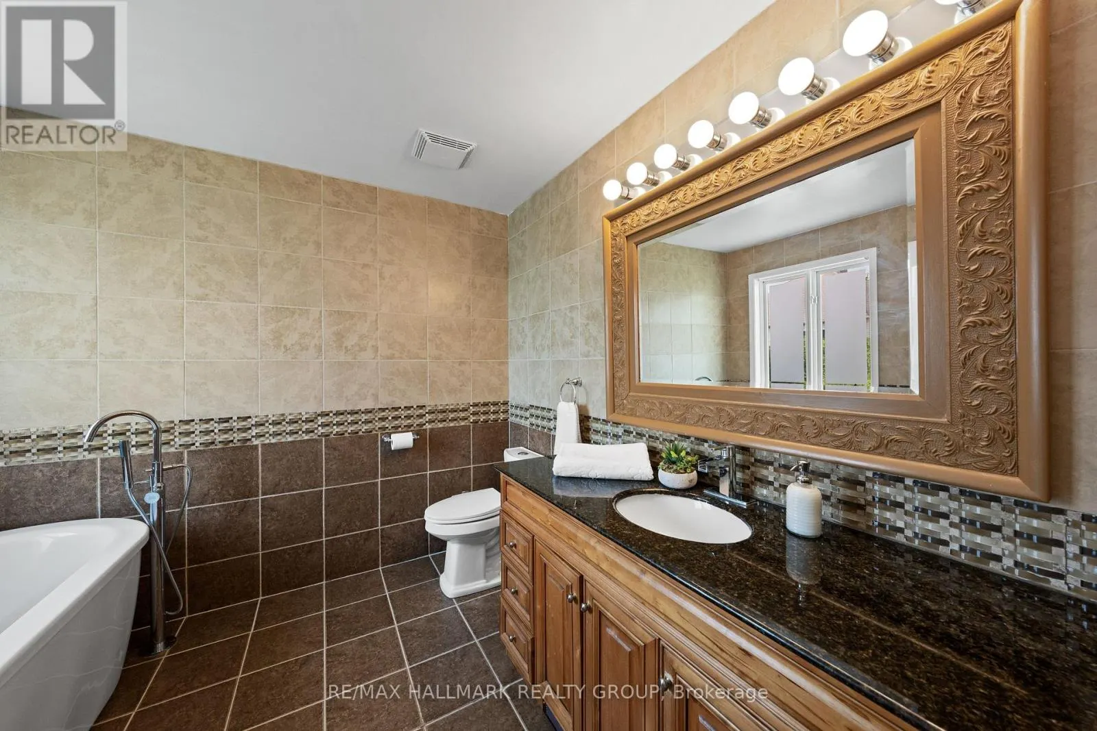 2104 SANDY OAKS DRIVE