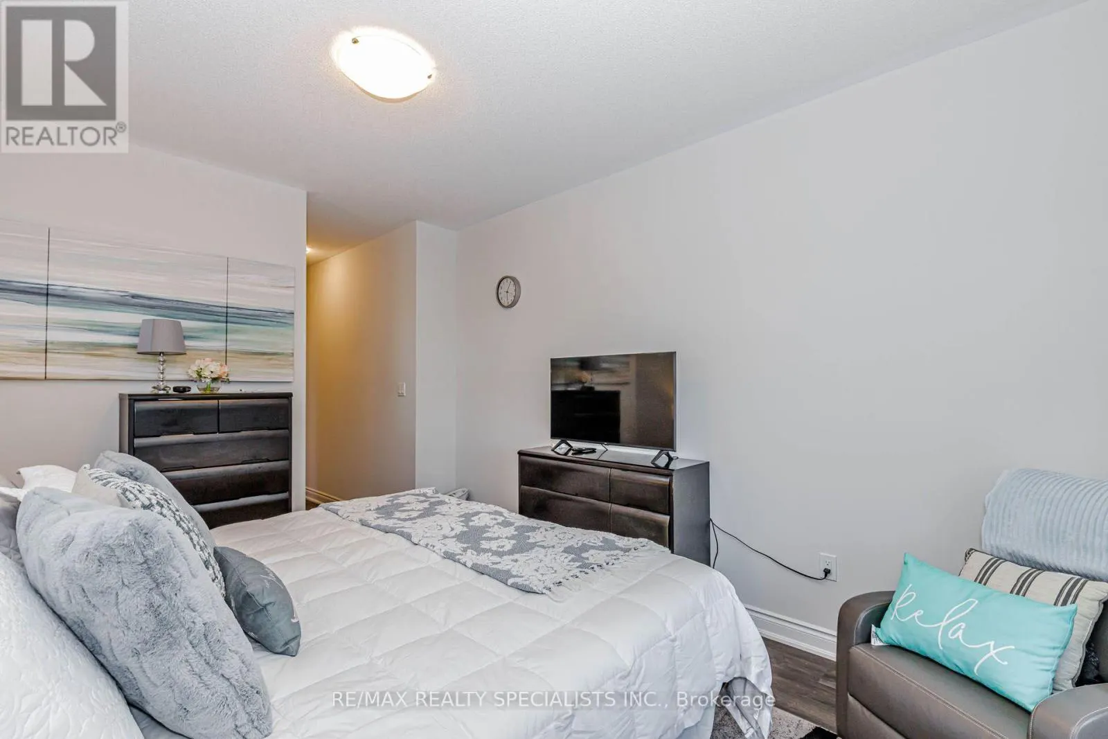 4 - 230 FARLEY ROAD