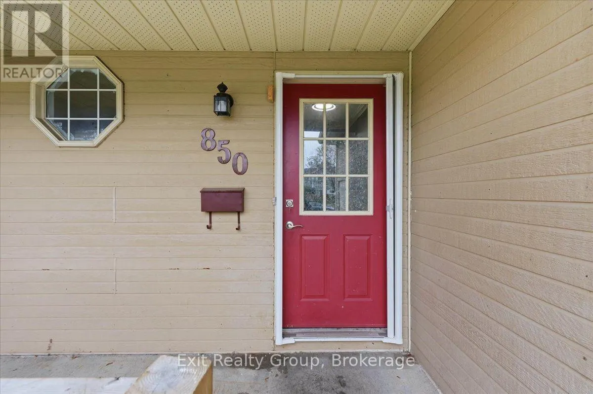 850 LITTLESTONE CRESCENT