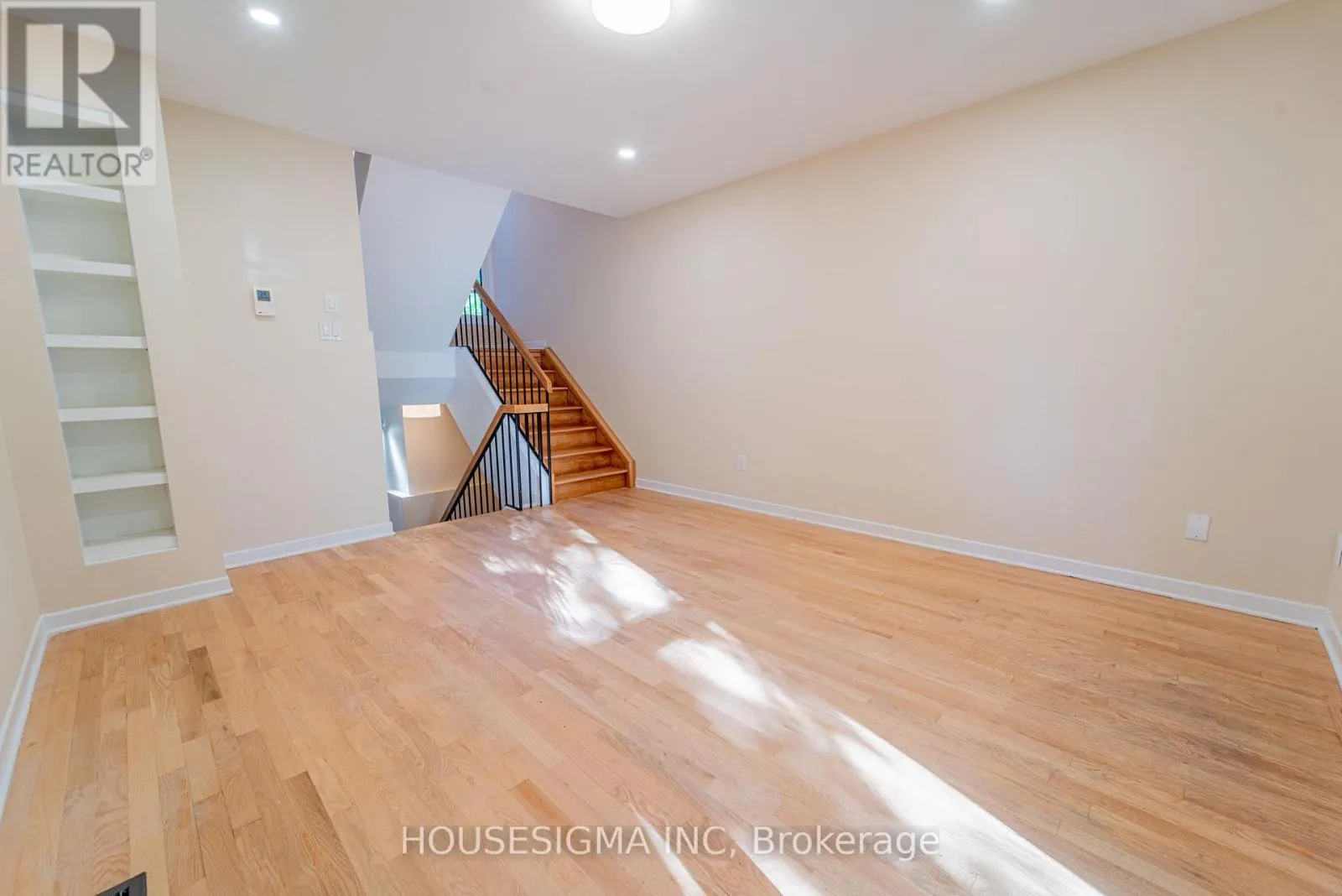 43 SWEETLAND AVENUE
