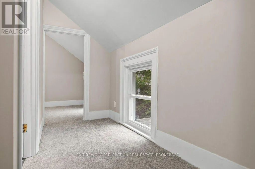 211 BRIDGE STREET W