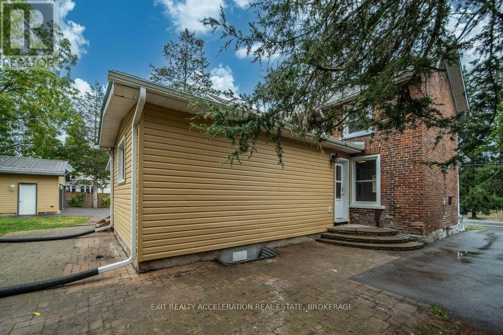 211 BRIDGE STREET W