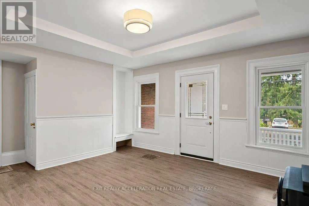 211 BRIDGE STREET W