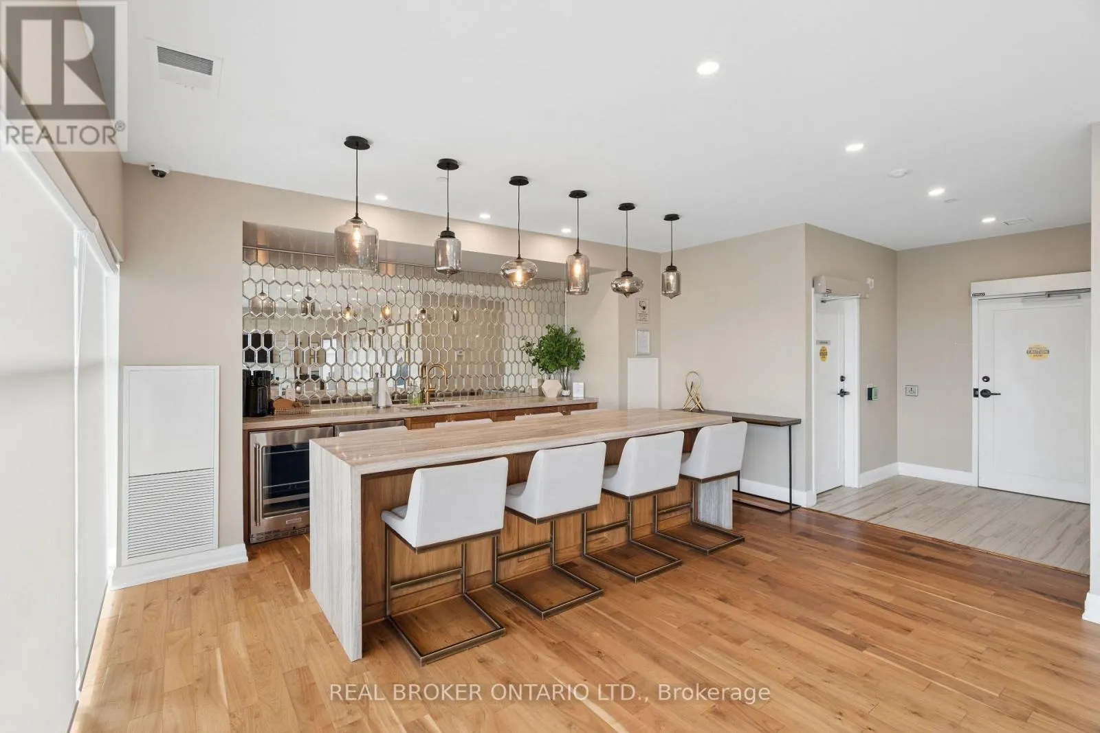 101 - 1878 GORDON STREET