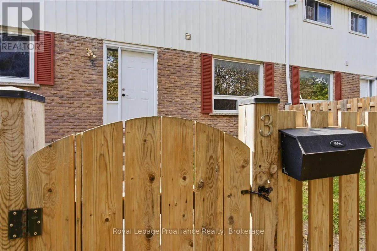 3 - 11 TRACEY PARK DRIVE #3