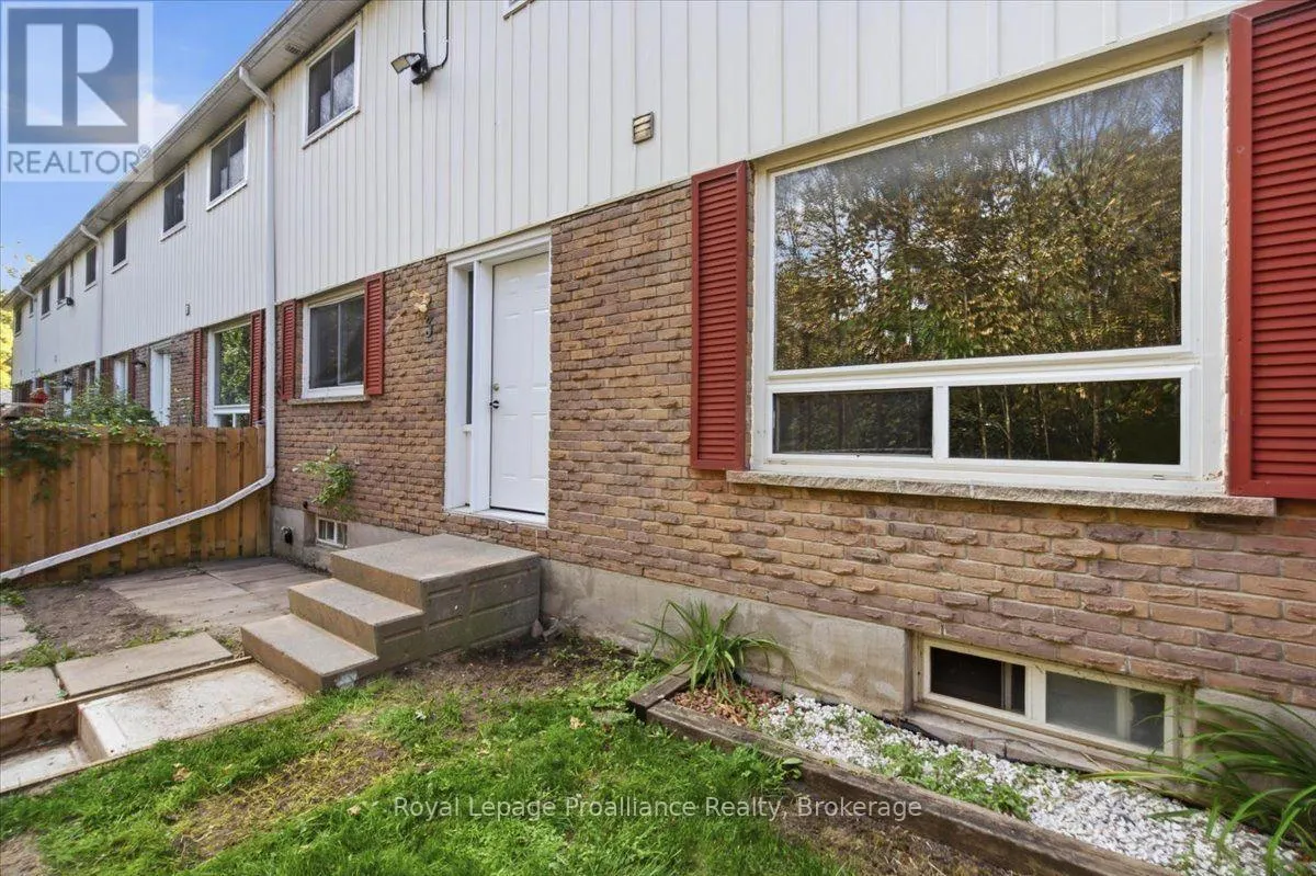 3 - 11 TRACEY PARK DRIVE #3