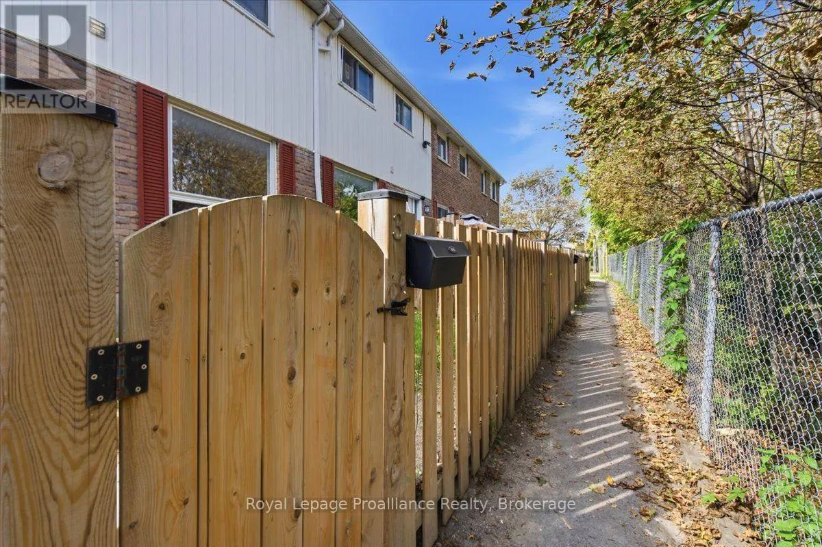 3 - 11 TRACEY PARK DRIVE #3