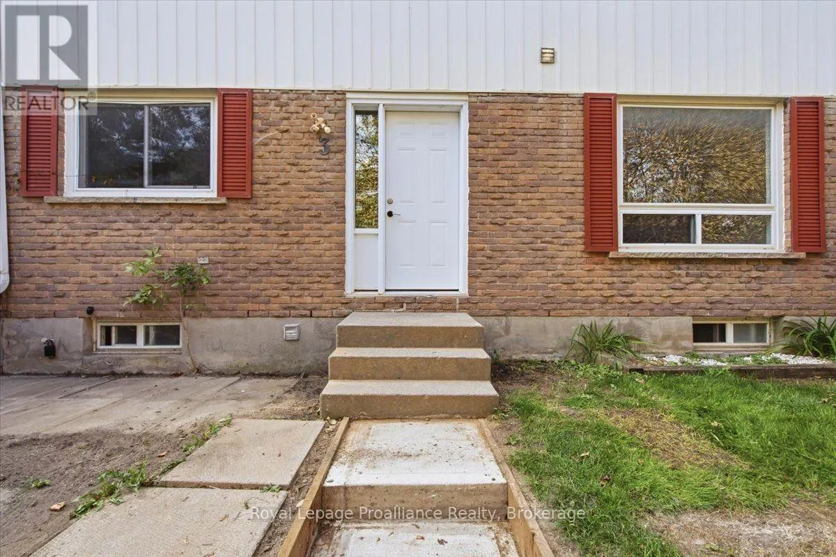 3 - 11 TRACEY PARK DRIVE #3