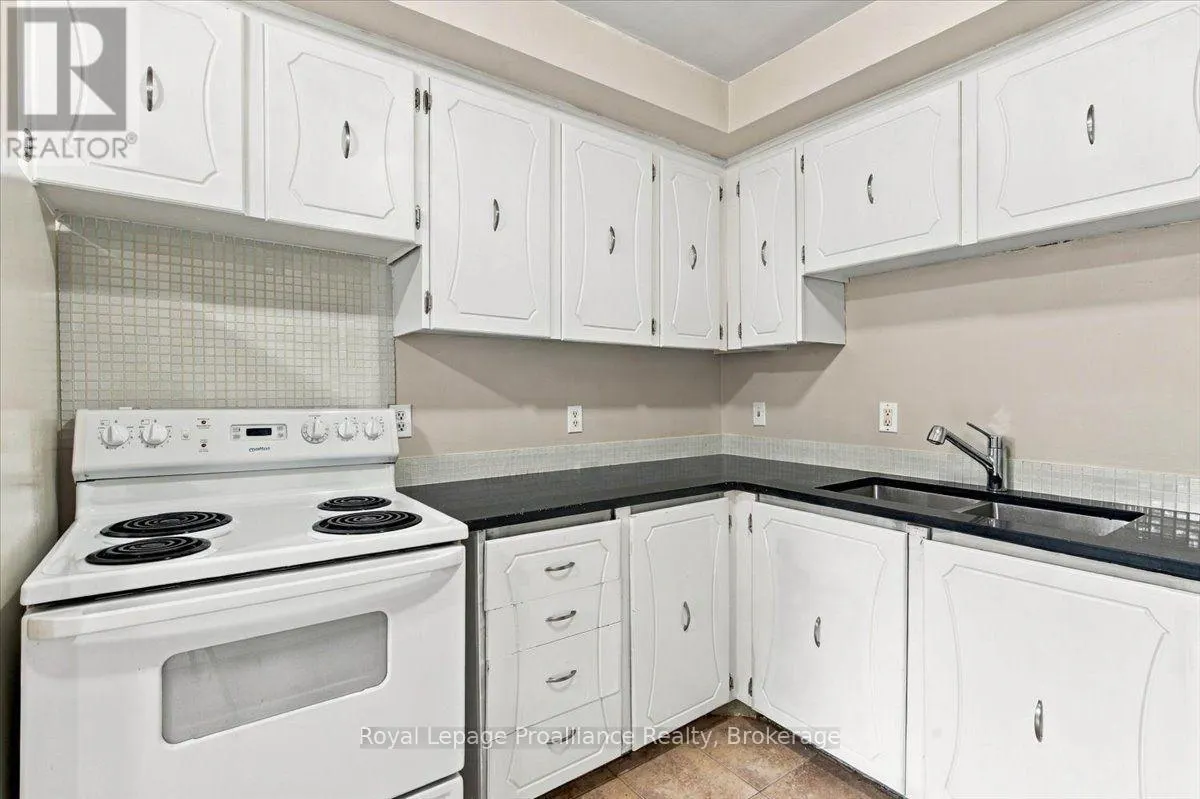 3 - 11 TRACEY PARK DRIVE #3
