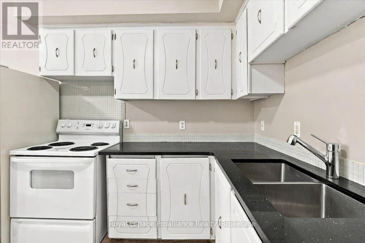 3 - 11 TRACEY PARK DRIVE #3
