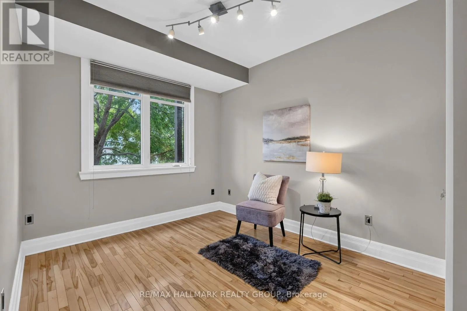 210 - 457 MCLEOD STREET