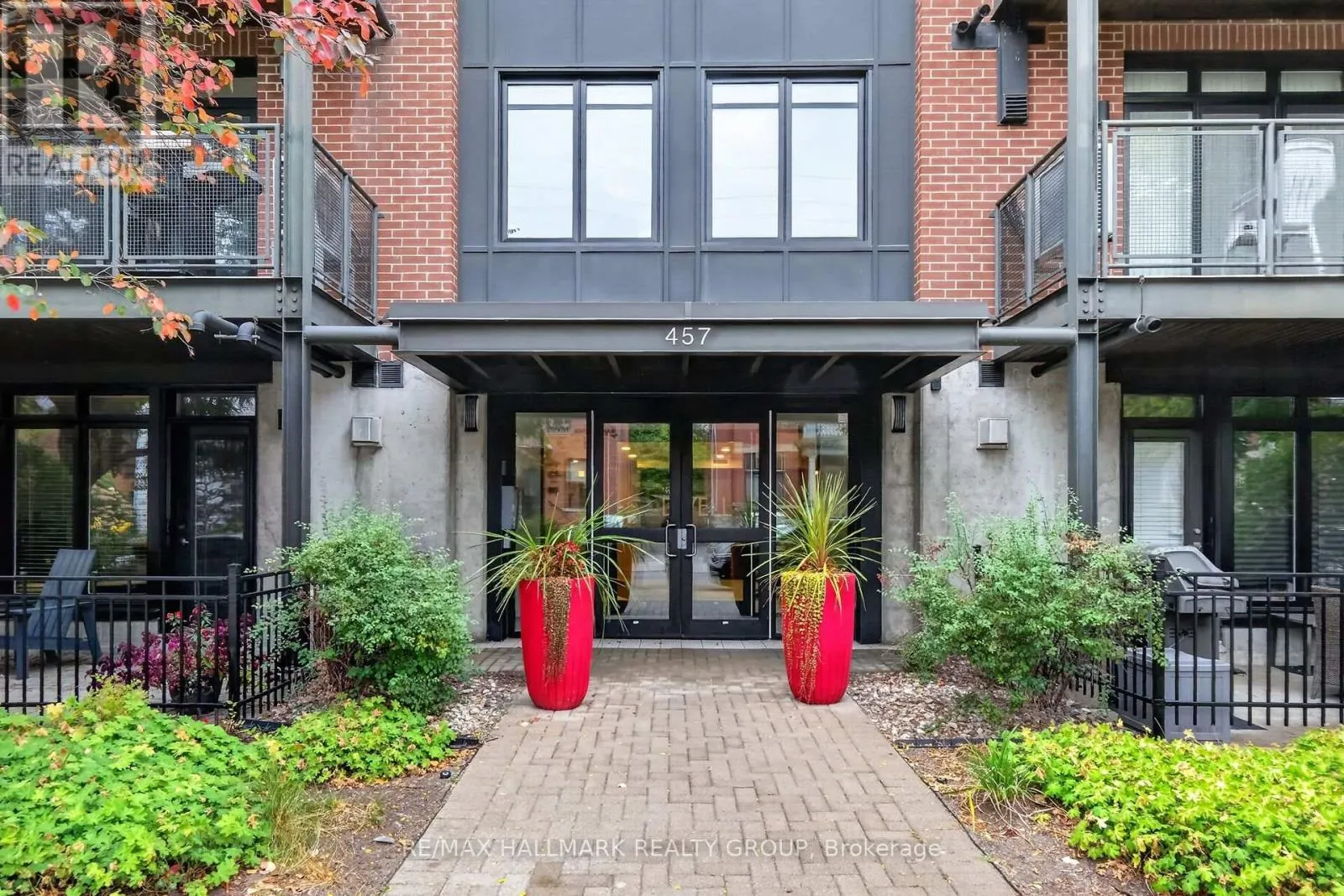 210 - 457 MCLEOD STREET