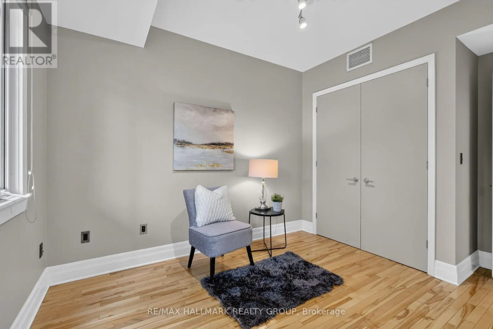 210 - 457 MCLEOD STREET