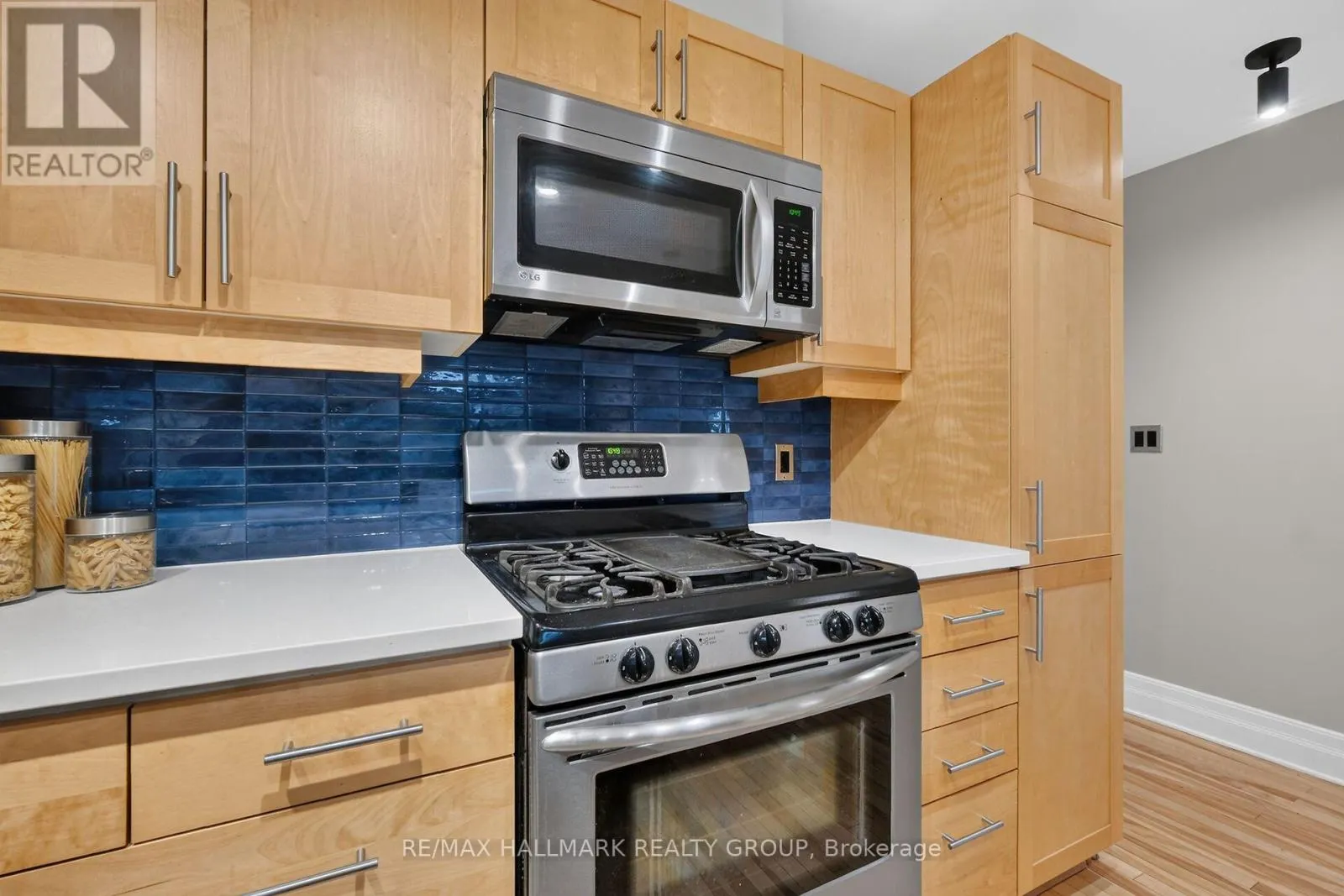 210 - 457 MCLEOD STREET