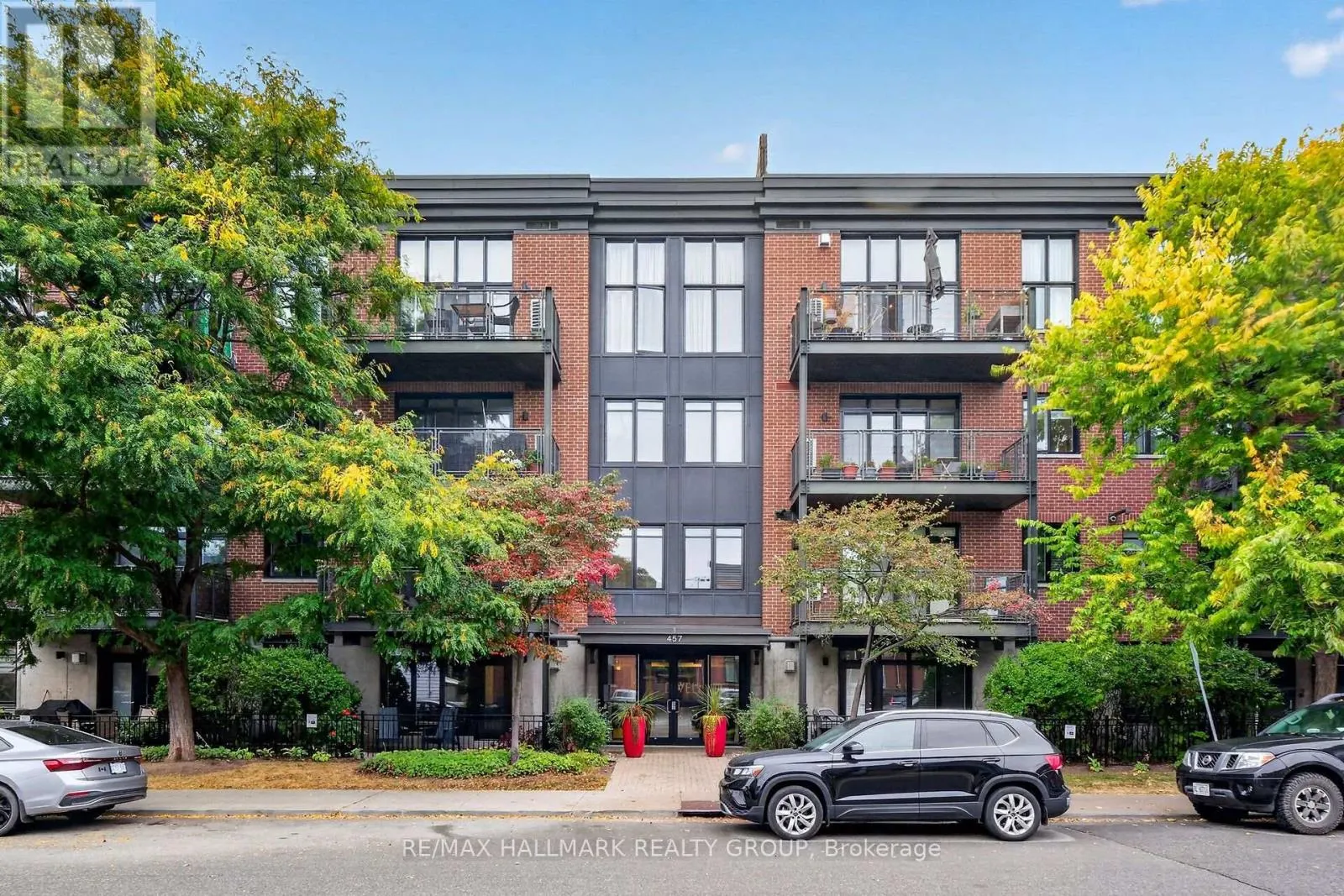 210 - 457 MCLEOD STREET