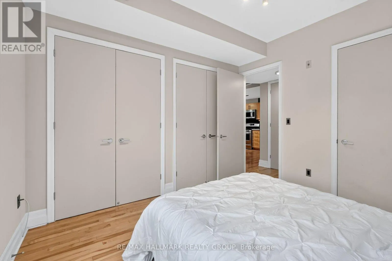 210 - 457 MCLEOD STREET