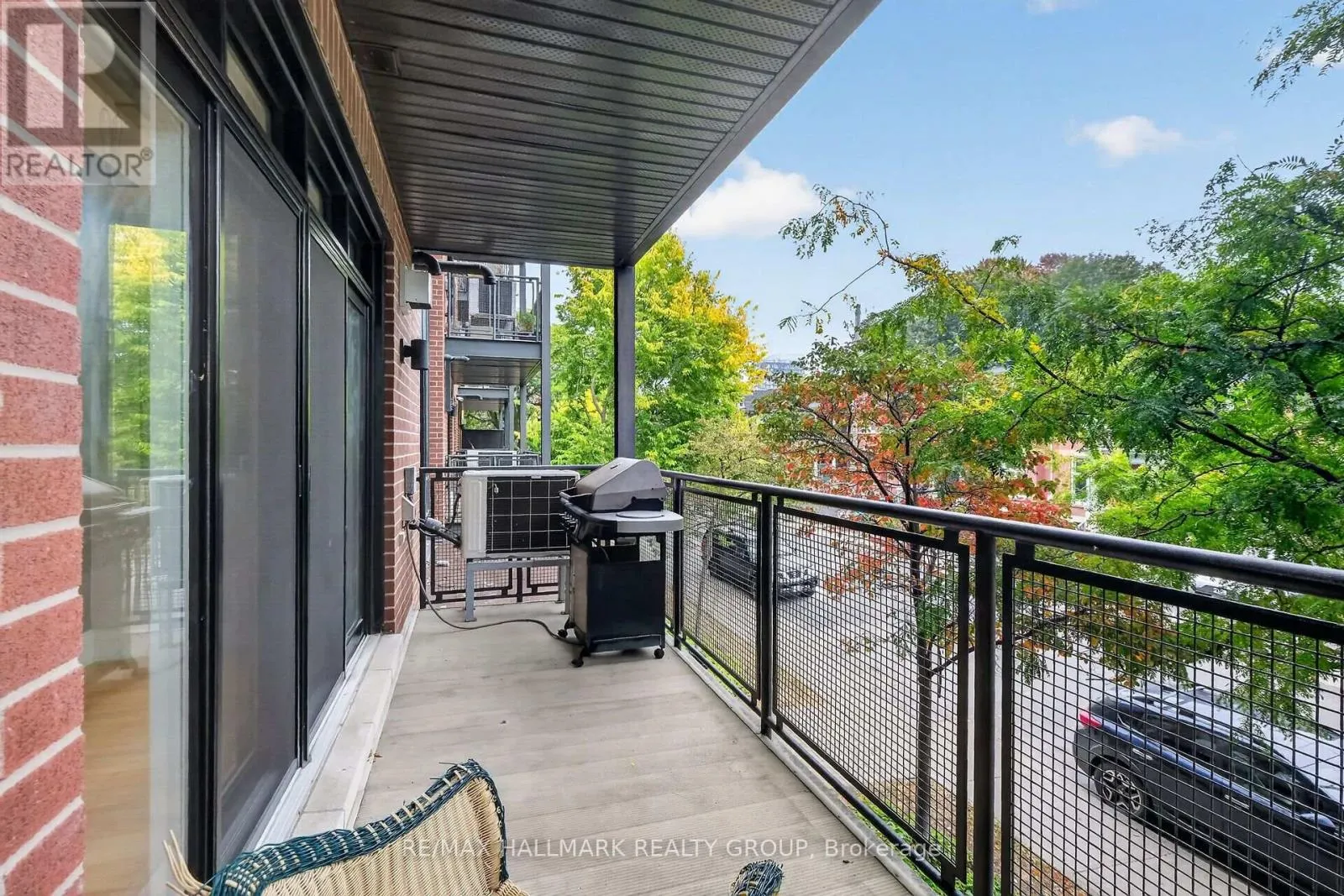 210 - 457 MCLEOD STREET