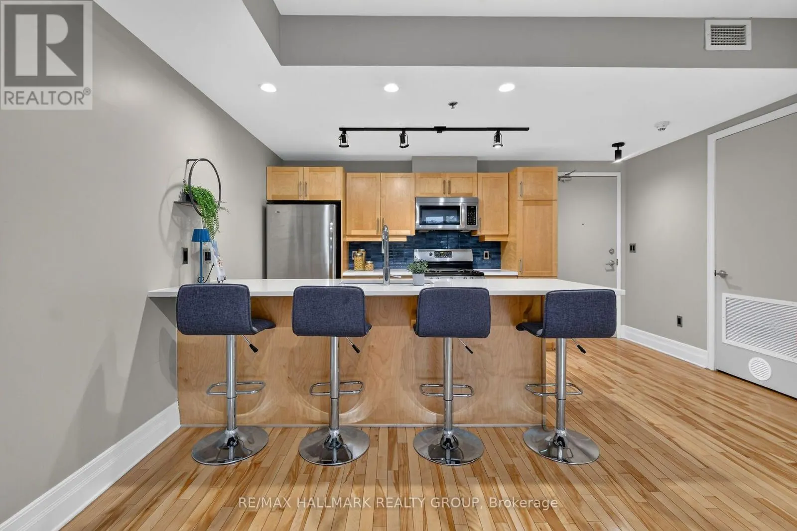 210 - 457 MCLEOD STREET