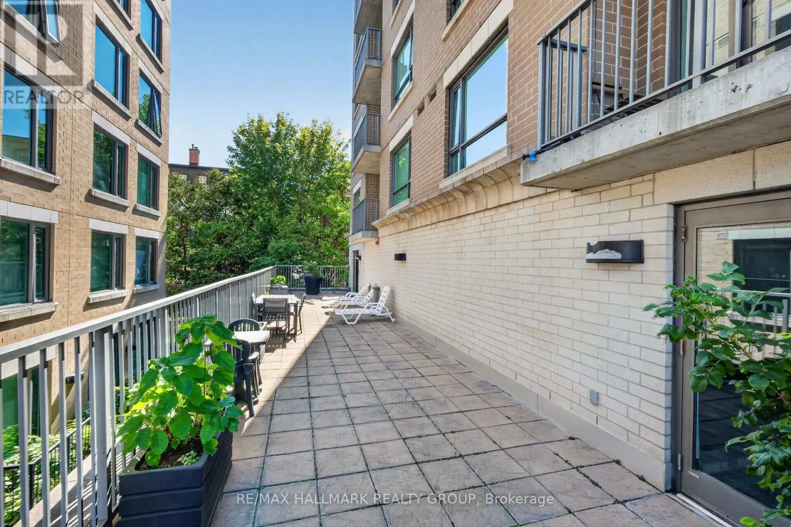 1209 - 200 BESSERER STREET