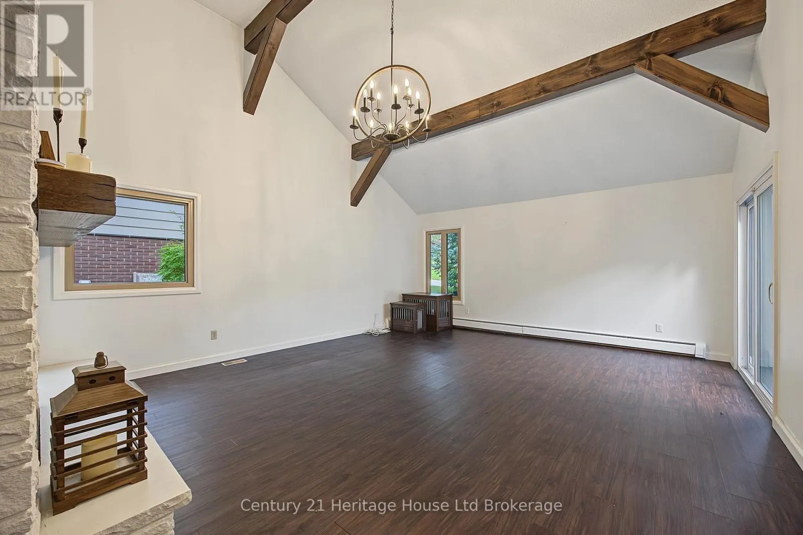 7 THISTLE COURT
