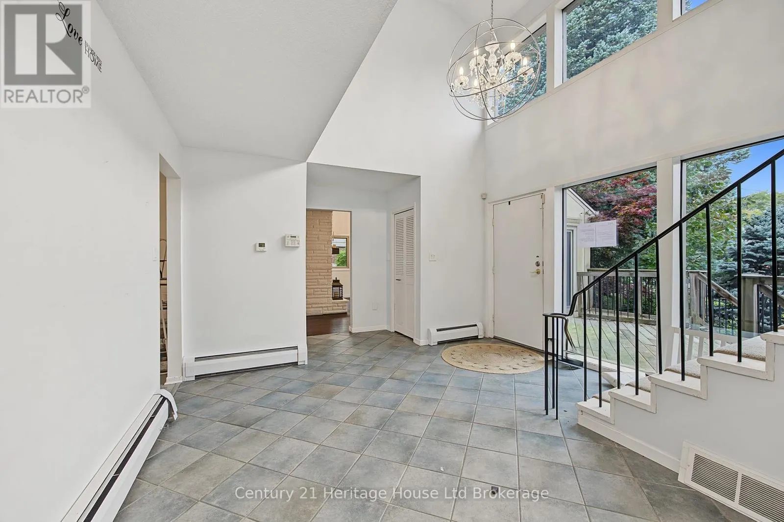 7 THISTLE COURT