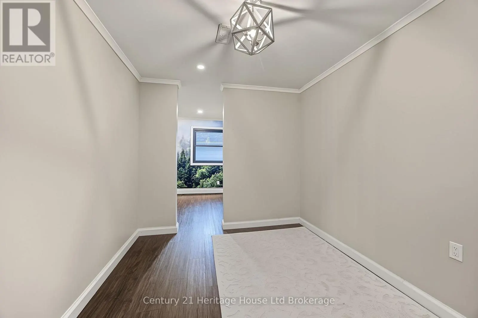 7 THISTLE COURT