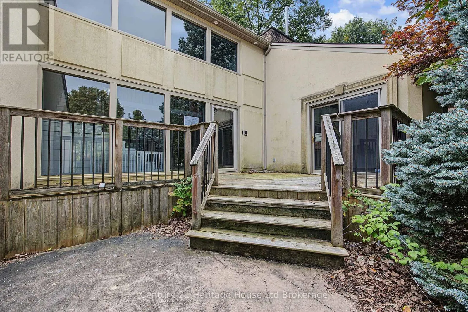 7 THISTLE COURT