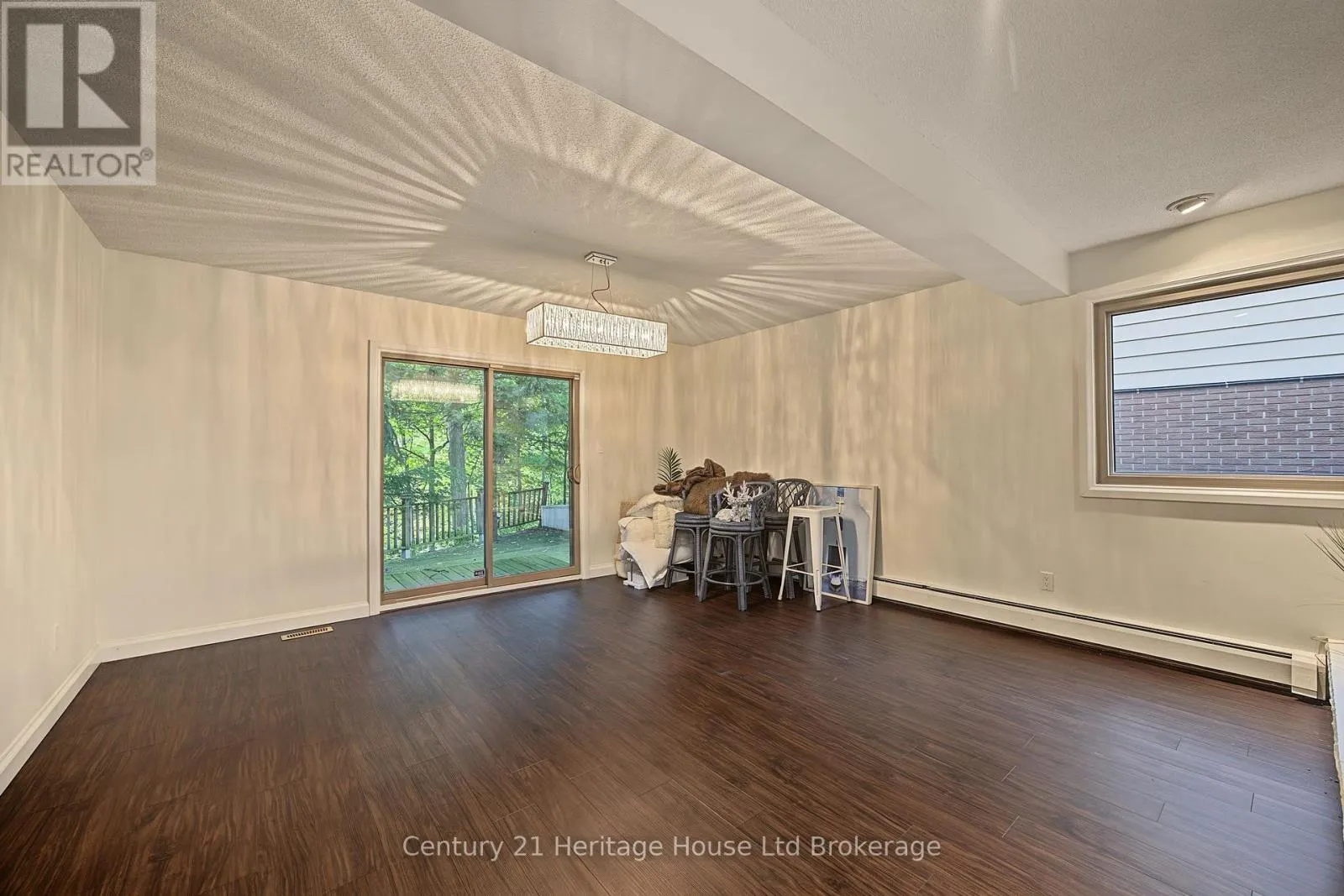 7 THISTLE COURT