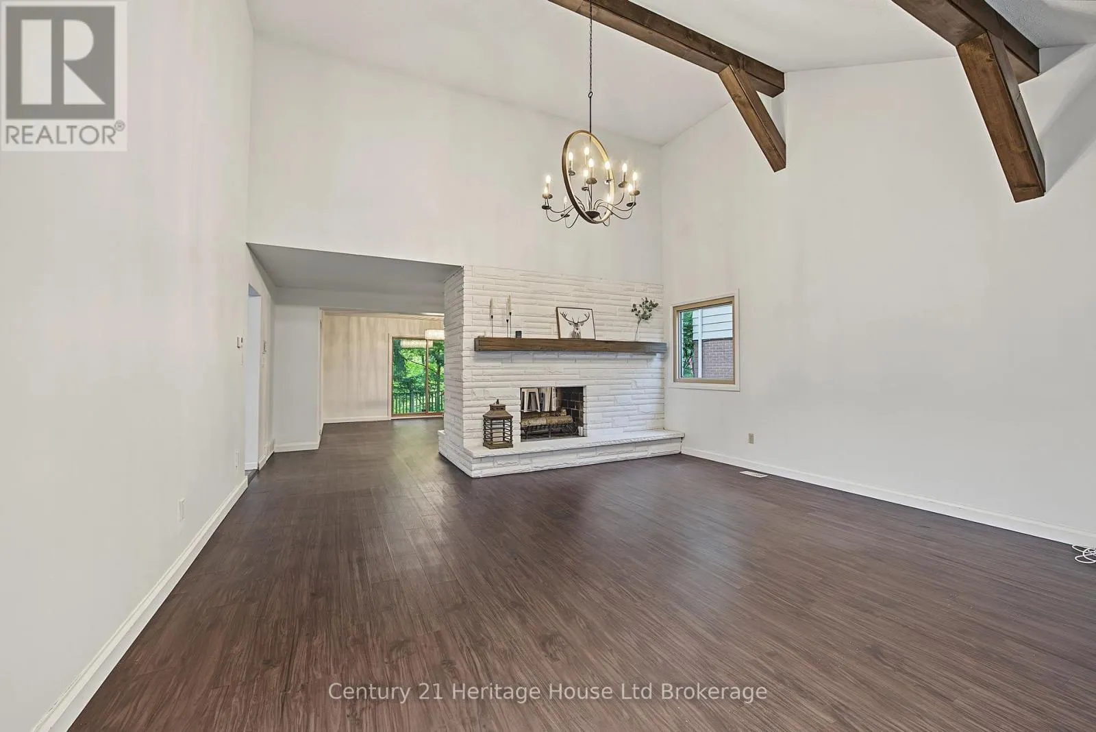 7 THISTLE COURT