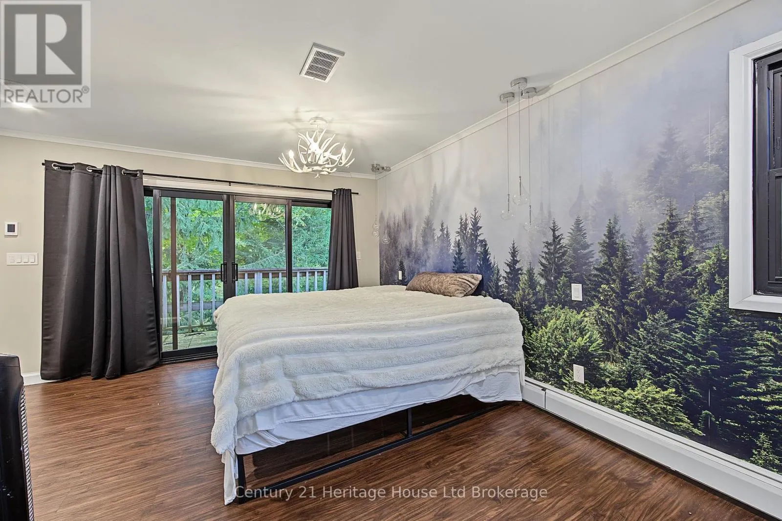 7 THISTLE COURT