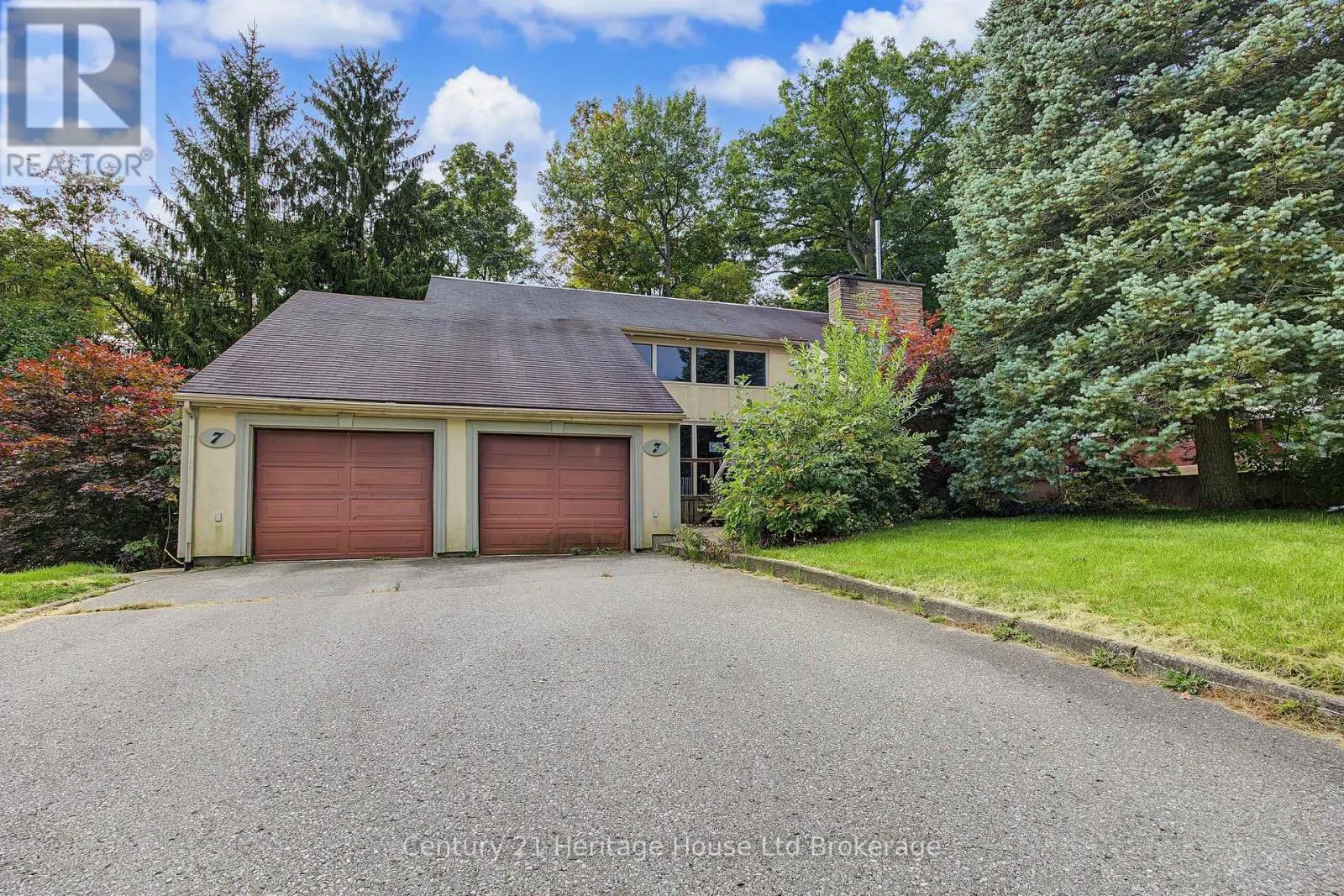 7 THISTLE COURT