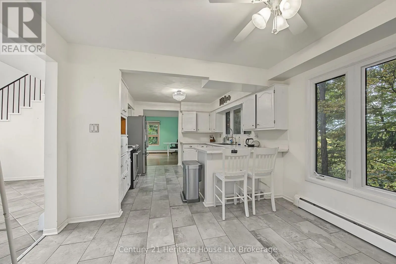 7 THISTLE COURT