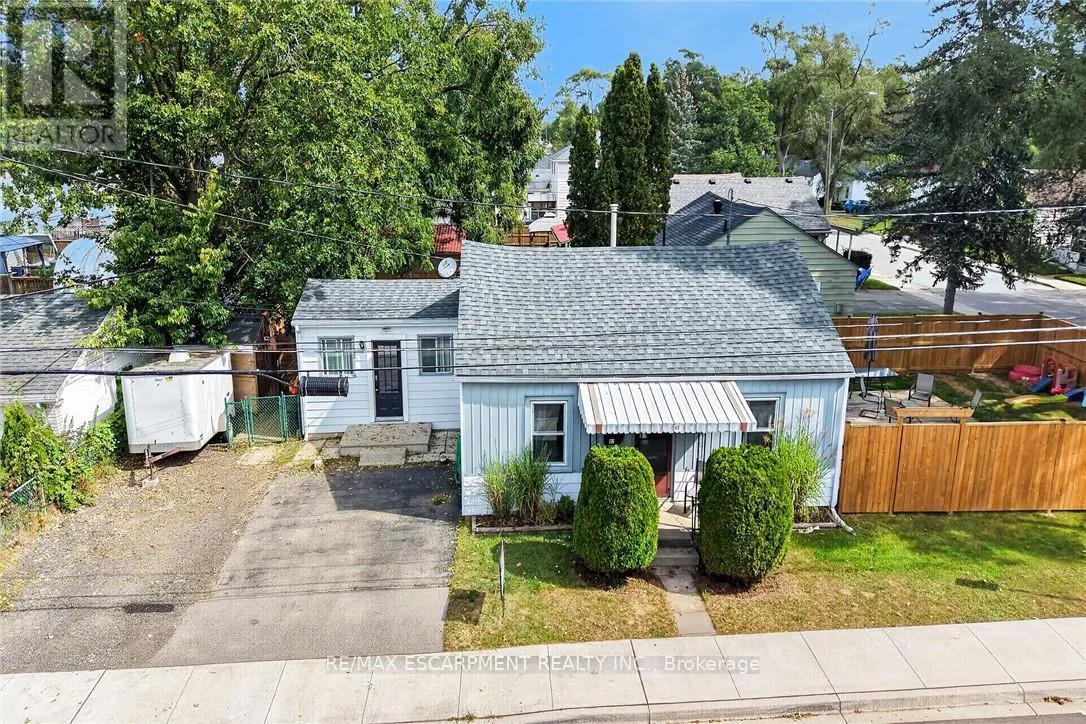 82 DIVISION STREET