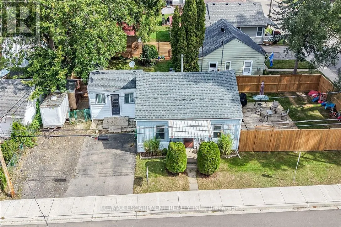 82 DIVISION STREET