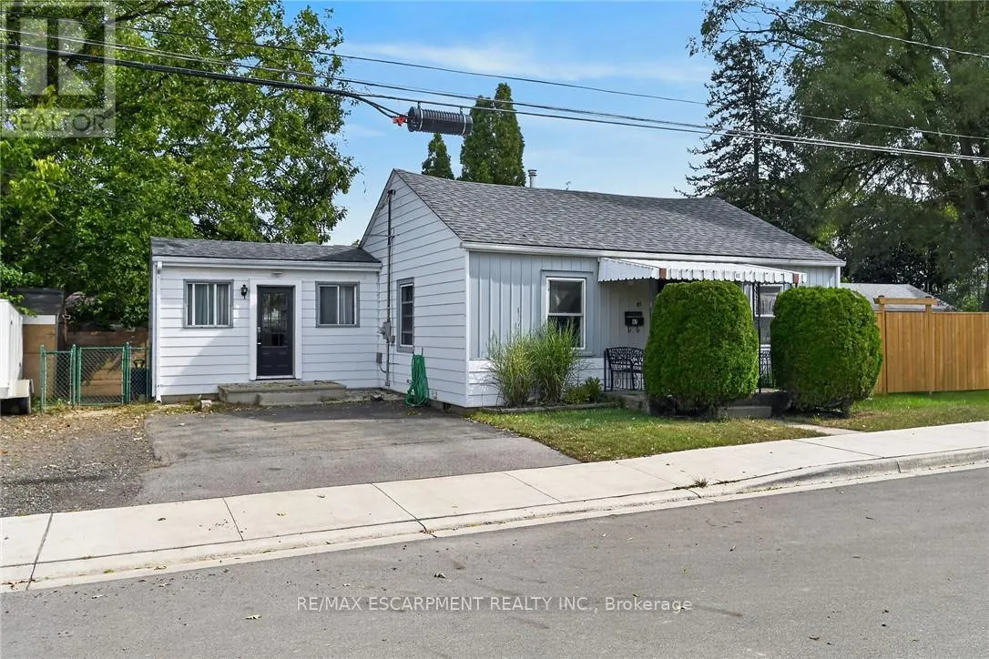 82 DIVISION STREET