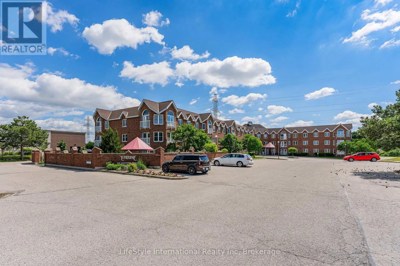 104 - 208 SILVERCREEK PARKWAY N #104