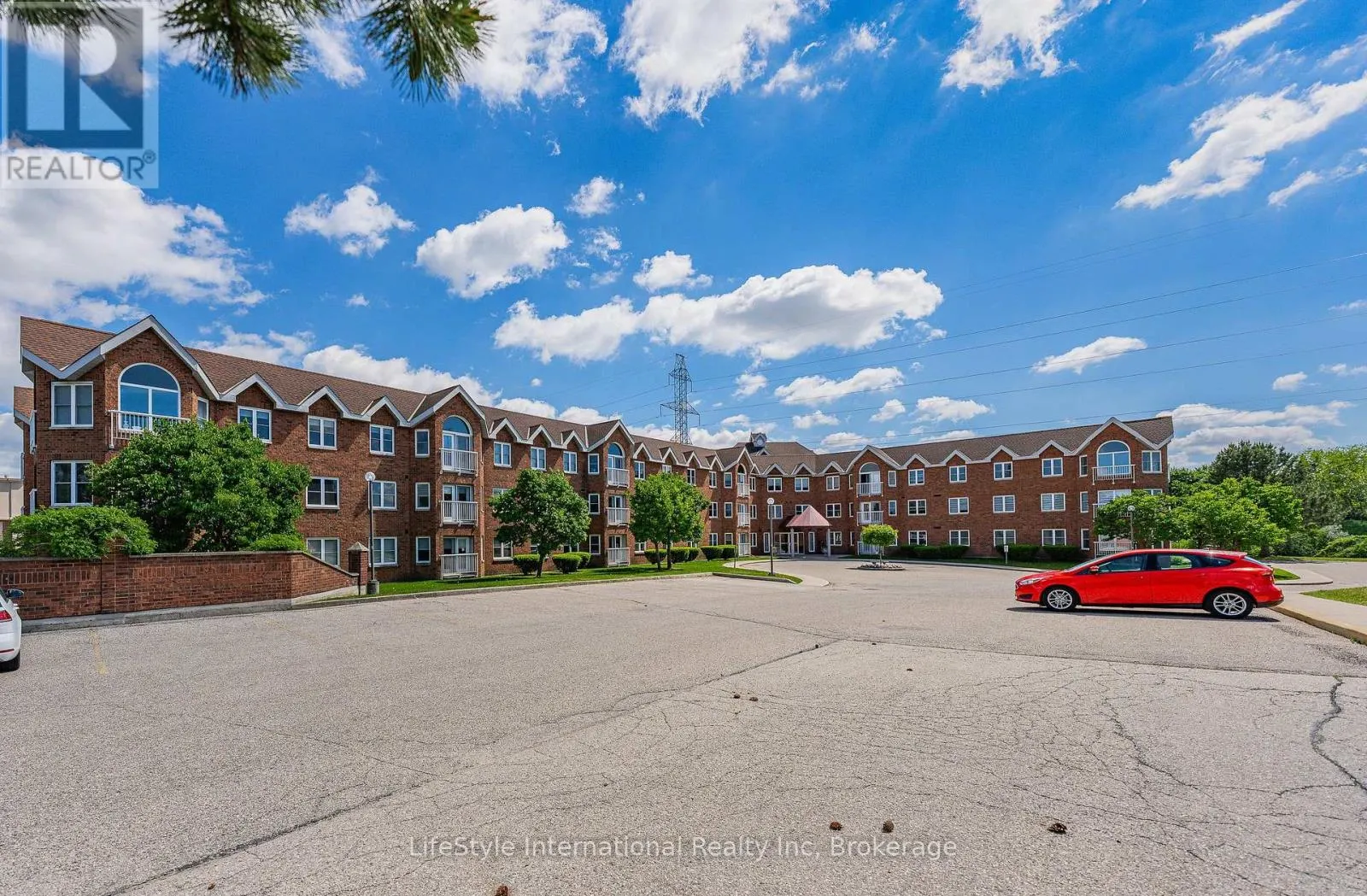 104 - 208 SILVERCREEK PARKWAY N #104