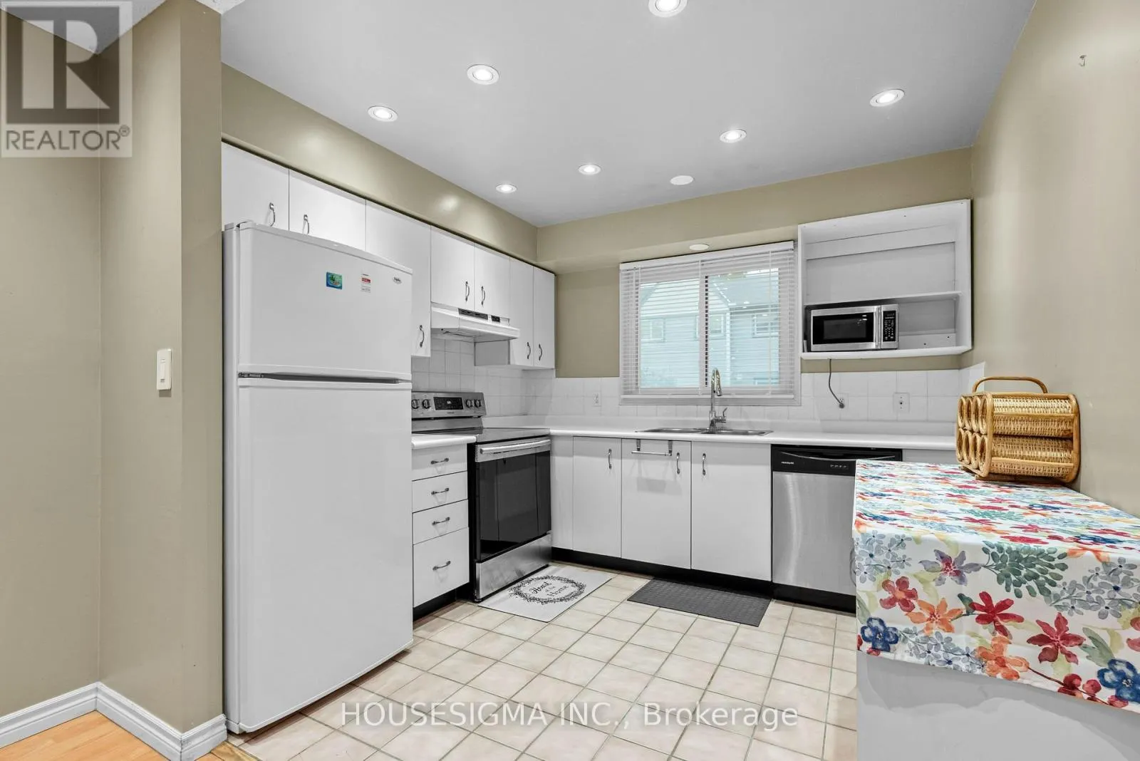 42 - 589 BEECHWOOD DRIVE